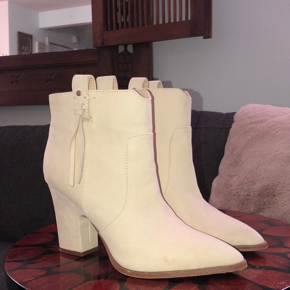 Cream ankle boots. Sam Edelman size 7.